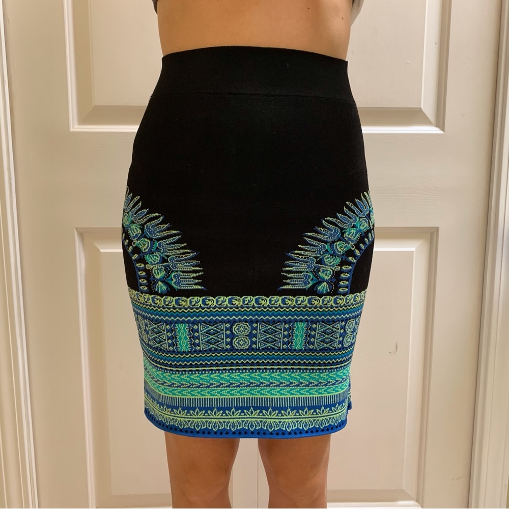 Ladies BCBG Maxazria skirt size medium
